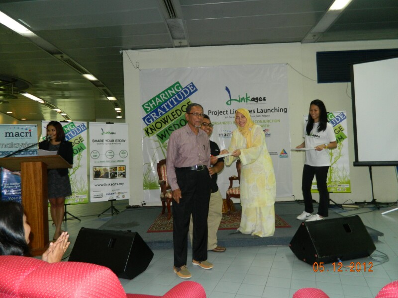 receiving a RM 1,000 cash prize each.